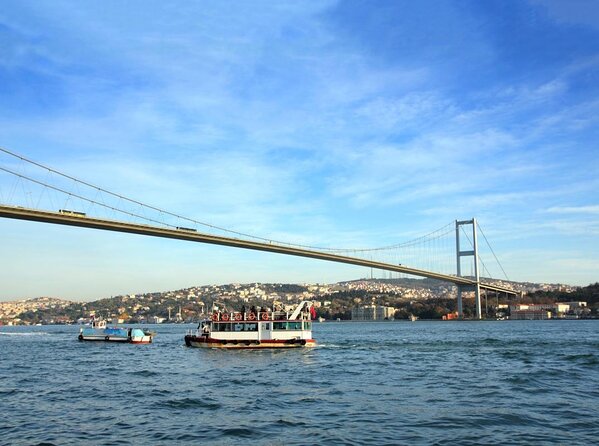 Bosphorus Sunset Yacht Experience: Istanbul’s Best - What makes this cruise worth your evening