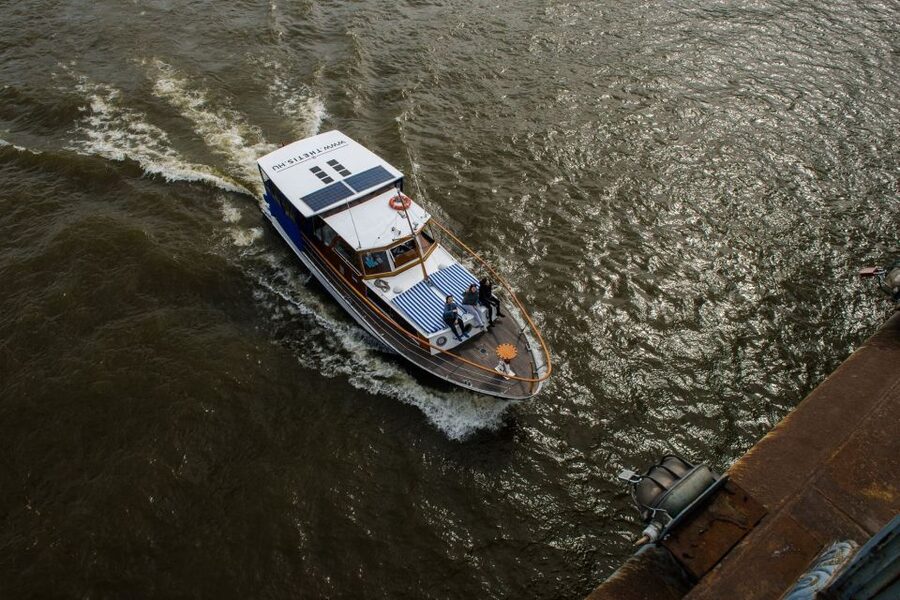 Budapest: Private Danube Yacht Cruise with Welcome Drink - North to Margaret Island