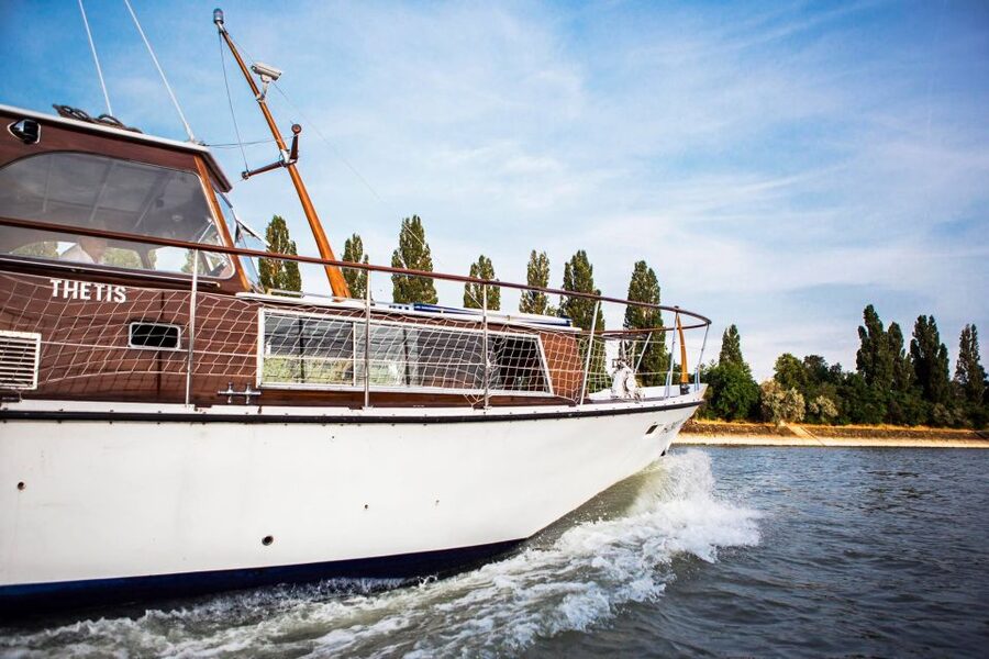 Budapest: Private Danube Yacht Cruise with Welcome Drink - The Classic Panorama Below Margaret Bridge