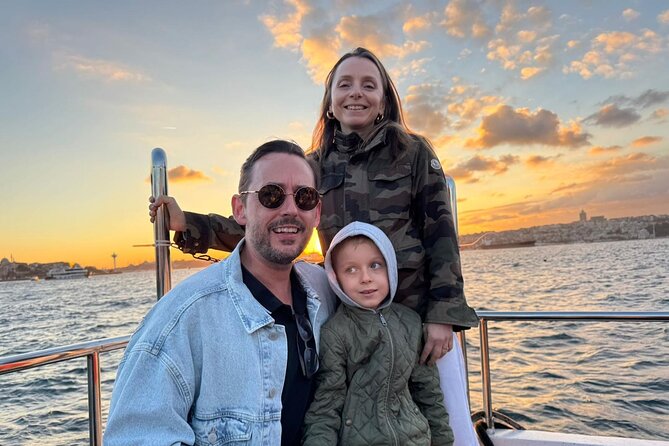 Budget Evening Cruise: Dinner, Live Shows & Party - Guide Ezgi and the value of clear commentary