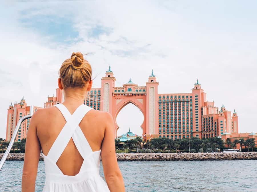 Burj Al Arab: 2-Hour Yacht Tour with BBQ Dinner - A two-hour evening on Dubai’s water