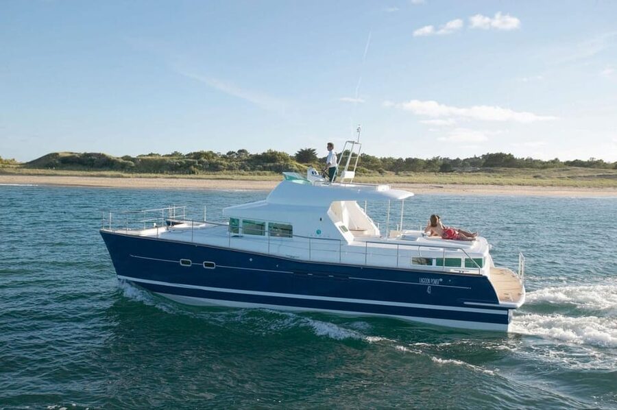 Busan: Group Sightseeing Yacht Cruise with Snacks and Drinks - Who will enjoy this yacht trip most