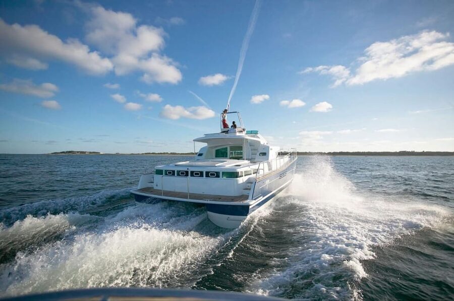 Busan: Group Sightseeing Yacht Cruise with Snacks and Drinks - Comfort in warm and cold weather