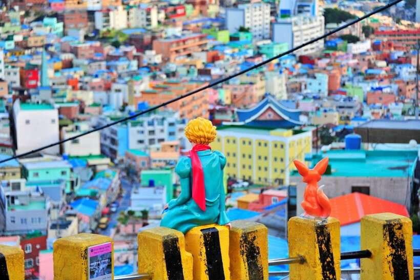 Busan's Best: Sea Temples, Yacht Tour & Sky Capsule Day Tour - Lunch at a local restaurant