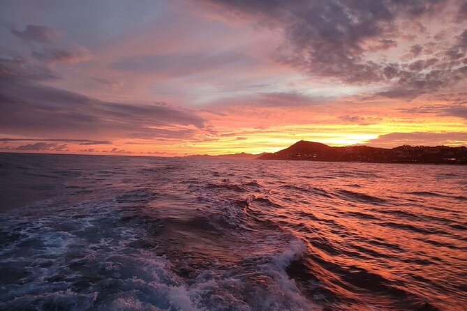 Cabo Arch Sunset Yacht Tour - Dinner & Drinks — Up to 18 Guests - Sunset, music, and the feel of the yacht