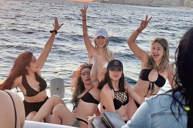 Cabo Arch Sunset Yacht Tour - Dinner & Drinks — Up to 18 Guests - How the $999 price works for your group
