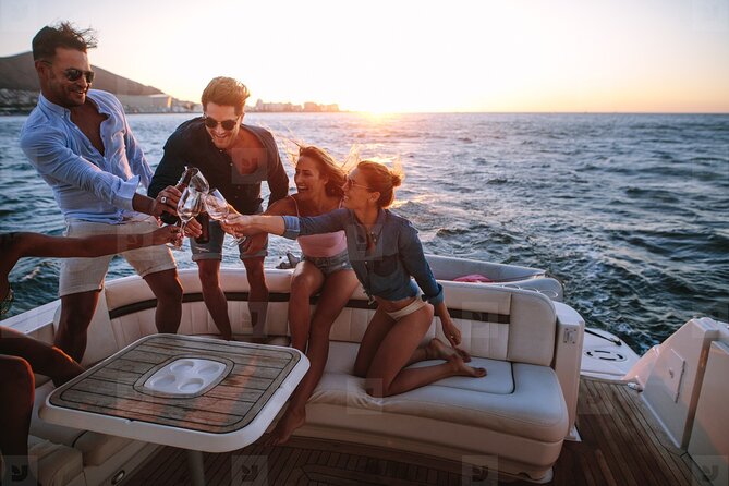 Cabo Arch Sunset Yacht Tour - Dinner & Drinks — Up to 18 Guests - El Arco and the meeting of two seas
