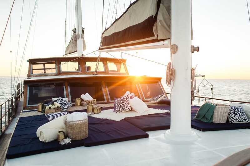 Cabo: Luxury Yacht Snorkel Cruise with Lunch and Open Bar - One Hour at Chileno Bay