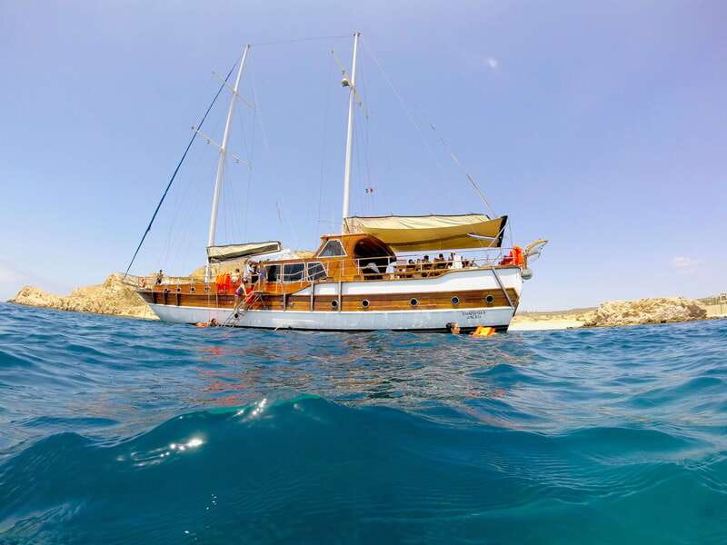 Cabo: Luxury Yacht Snorkel Cruise with Lunch and Open Bar - Premium Drinks and the Onboard Atmosphere