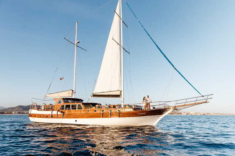 Cabo: Luxury Yacht Snorkel Cruise with Lunch and Open Bar - Who Will Enjoy This Most