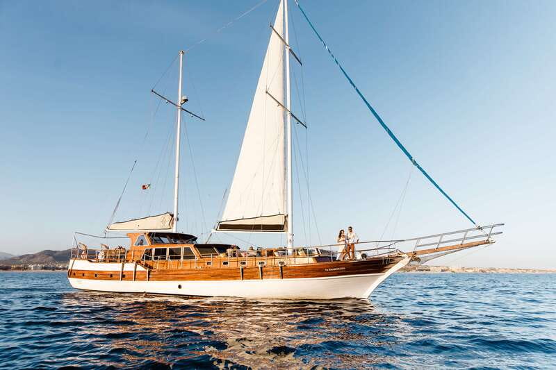 Cabo: Luxury Yacht Snorkel Cruise with Lunch and Open Bar - Finding La Terminal and Boarding at Dock 0