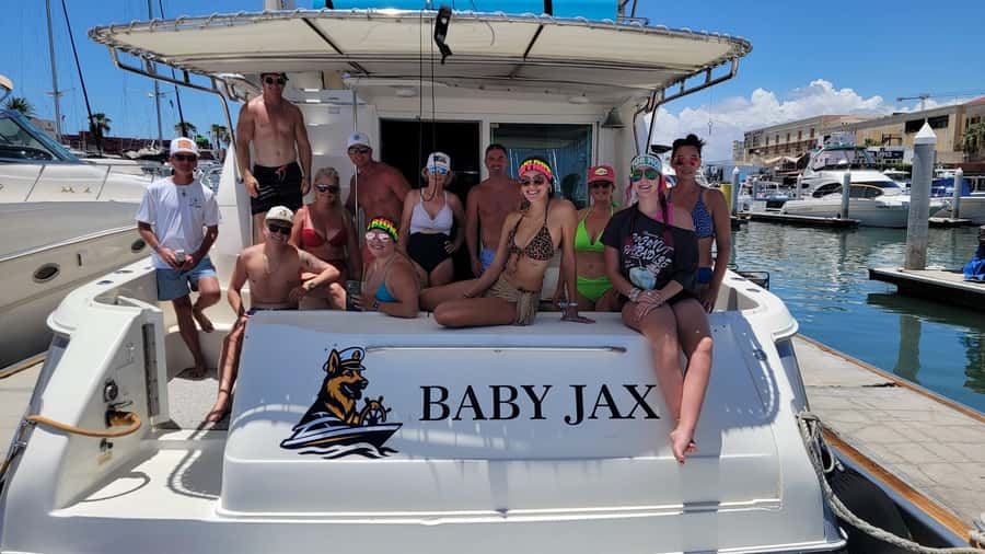 Cabo: Private Yacht Tour, Water Activities, Lunch & Drinks - Seeing the Arch and Cabo’s famous rocks