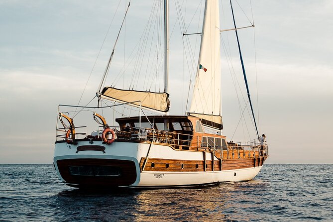 Cabo San Lucas Luxury Sailing Yacht and Dinner with a Chef - Appetizers, cocktails, and the open bar