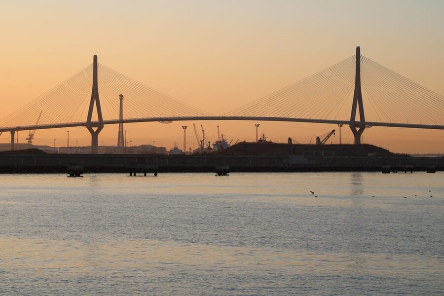 Cadiz: Exclusive Yacht excursion to La Caleta or Pepa Bridge - Booking flexibility and useful timing tips