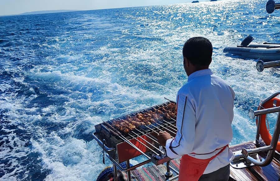 Cairo to Red Sea: VIP Yacht Cruise, Snorkeling & Lunch - Lunch on board after the water time