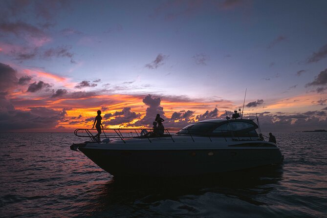 Cancun: 4-Hour All Inclusive Luxury Yacht – 50' Cranchi - Snorkeling and water time