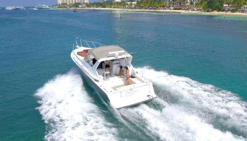 Cancún: Private Yacht Tour - Snorkeling near Isla Mujeres