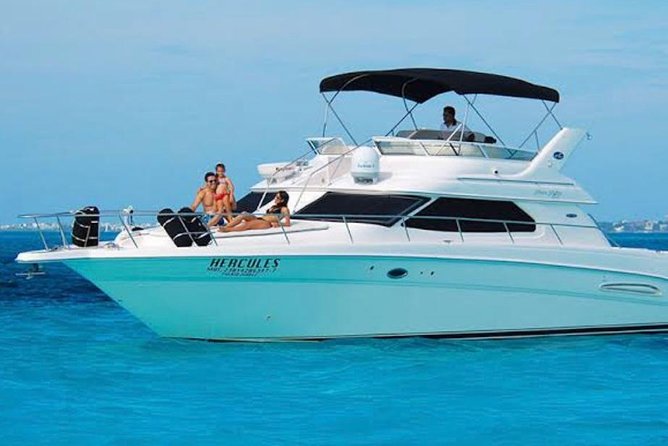 Cancún Yacht Rental SeaRay 46ft 25P13 - Setting out from Cancún’s hotel zone