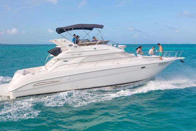 Cancún Yacht Rental SeaRay 46ft 25P13 - The crew and the feel of the day