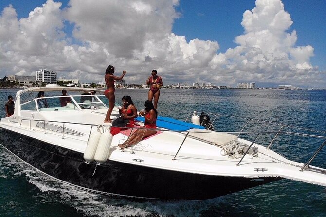 Cancun yachts rental BEATIFUL YACHT 46FT, 15 PAX MAX 25P6 - What a private Cancun yacht day feels like