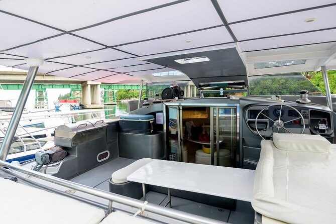 Catalina Yacht Private - Crew Service and Comfort on Board