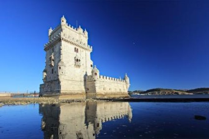 Classic Yacht Experience in Lisbon with portuguese wine - Boarding at Doca de Alcântara