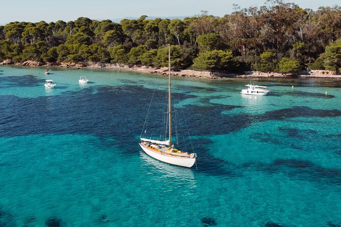 Classic Yacht Sailing in Cannes - The Lérins Islands bring the water activities