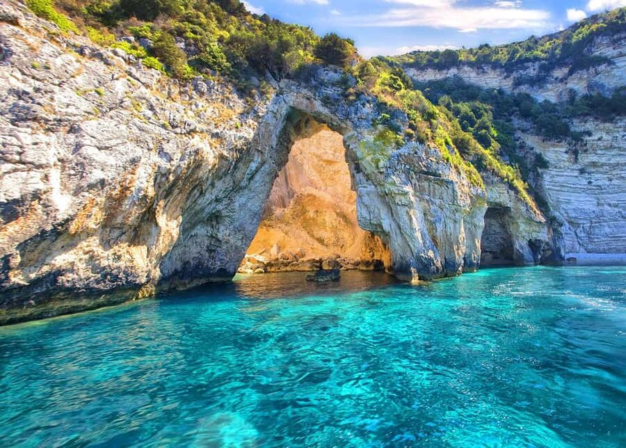 Corfu: Private yacht cruise to Paxos - Antipaxos & Caves - Cruising toward Paxos and the sea caves