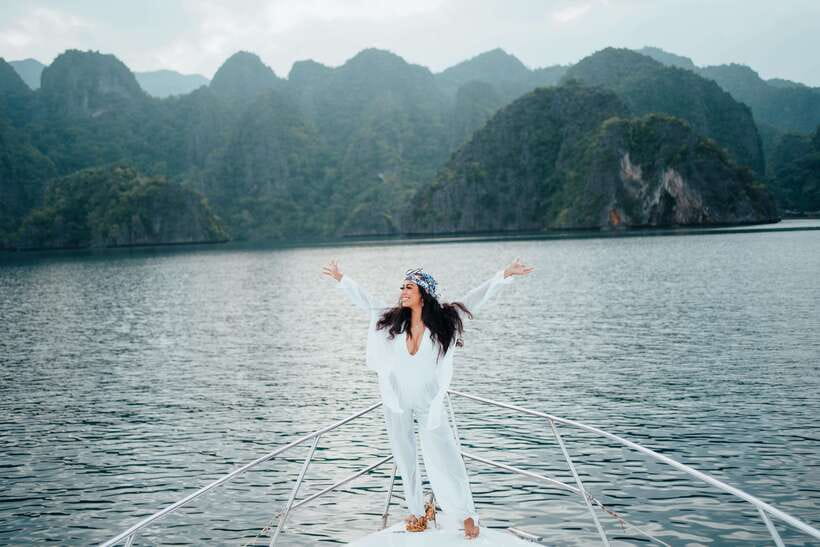 Coron: Private Island-Hopping Tour on a Yacht or Speedboat - Kayangan Lake: Coron’s famous first impression