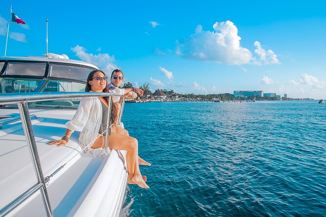 Cozumel Private Yacht and Snorkel with Lunch and Open Bar Onboard - How private service changes the day