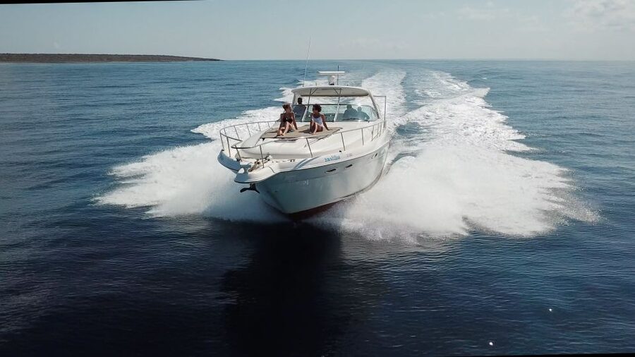 Crete: Chrissi Island Yacht Cruise with Lunch & Snorkeling - Lunch with a view of the water