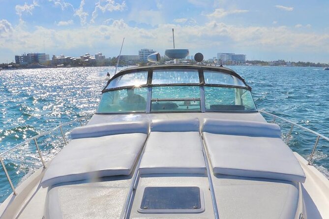 Cruise in Elegance: Luxury Yacht Rental in Cancun - Price, group size, and real value