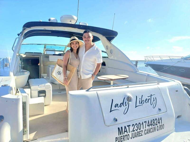 Cruising paradise in a luxury yacht in Cancun - Who will enjoy this yacht cruise