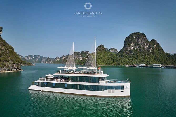 Day Trip - Luxury Experience in Ha Long Bay by Saquila Yacht - Learning the story behind Vietnamese tea