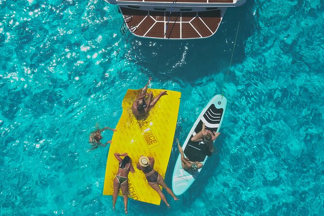 Deluxe Yacht 48FT with FlyBrige Rental in Cancun - The one-hour and two-hour routes