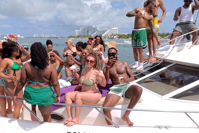 Deluxe Yacht 48FT with FlyBrige Rental in Cancun - The four-hour route to Isla Mujeres