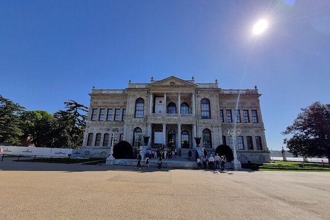 Dolmabahçe Palace Tour with Guide and Luxury Yacht Sunset Cruises - Snacks, tea, and the value of the yacht setting