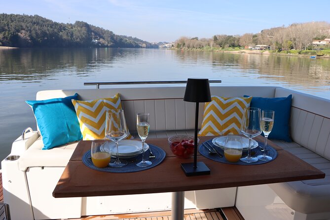Douro Tour on a Private Yacht in Porto - Passing beneath the Luís I Bridge