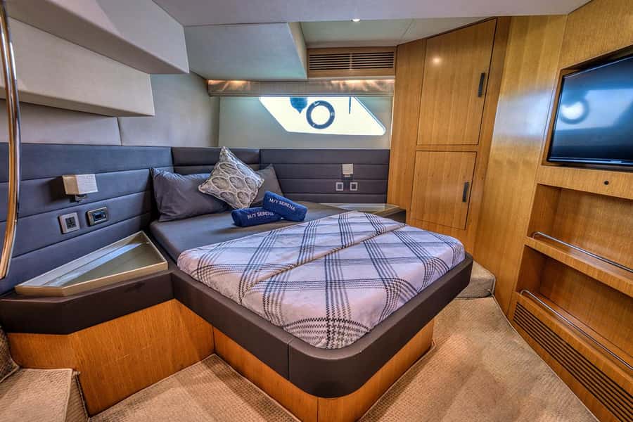 Dubai: 2-Hour Private Yacht Cruise around Burj Al-Arab - Choosing between daytime and evening
