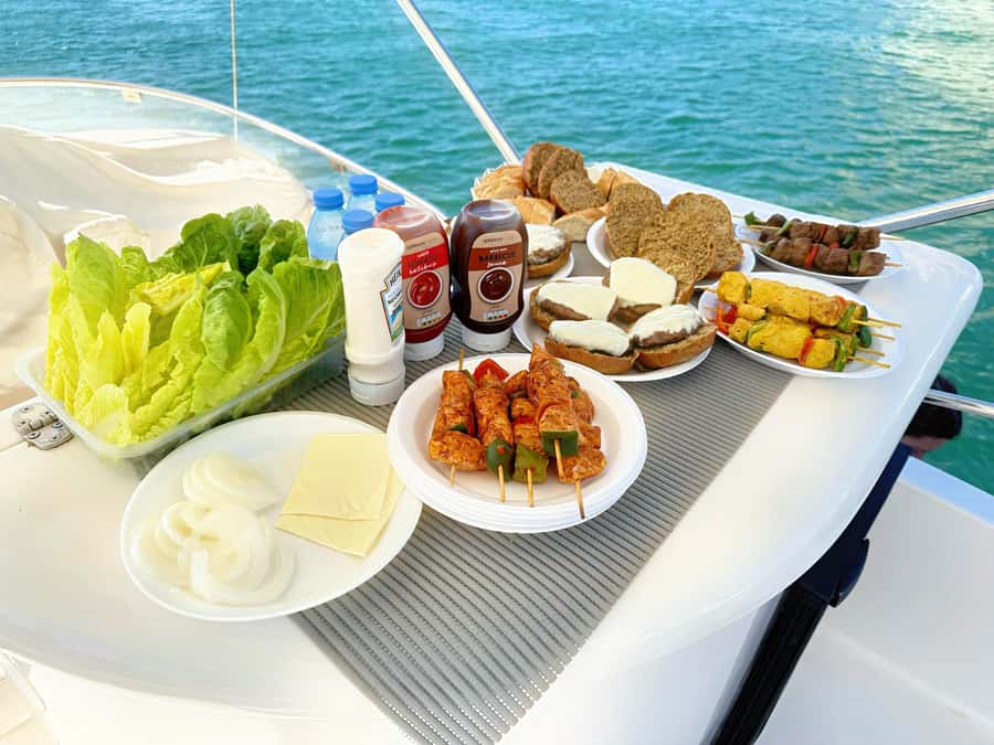 Dubai: 2 hr Private Yacht Cruise & softdrinks + Optional BBQ - What this private Dubai yacht cruise is really like