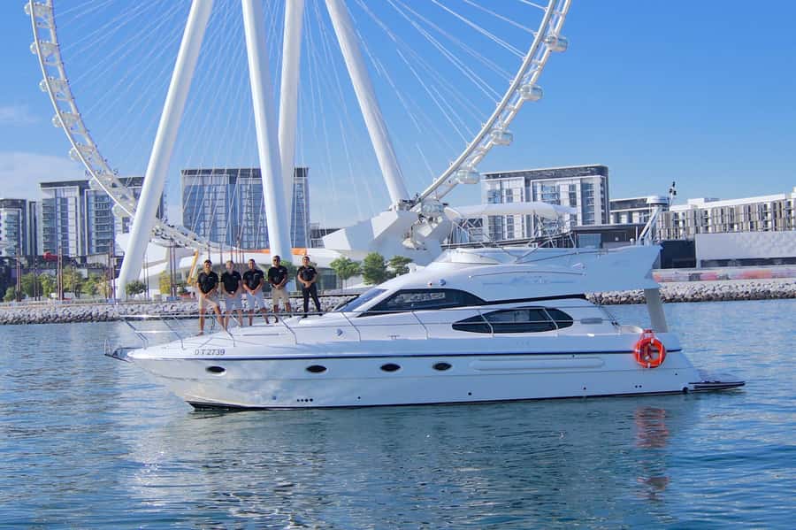 Dubai: 2 hr Private Yacht Cruise & softdrinks + Optional BBQ - Swimming from the platform