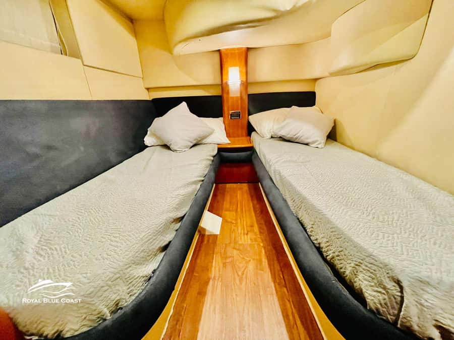 Dubai: Azimut 42 Feet Private Luxury Yacht Cruise - The crew and the service you can expect