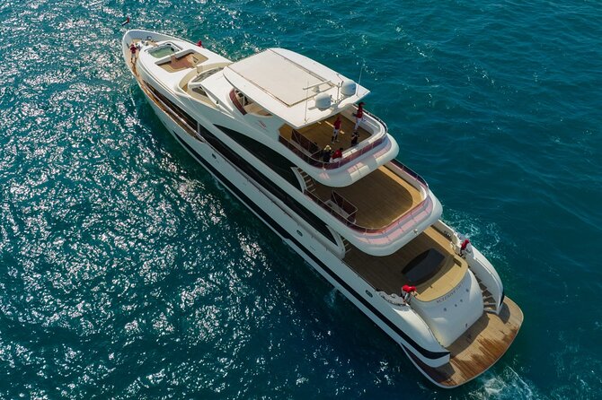 Dubai Harbour Super Yacht Experience with gourmet & Drinks - Food, drinks, and the meaning of gourmet