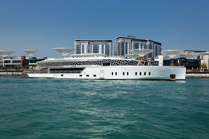 Dubai: Lotus Mega Yacht 3-Hours Dinner Cruise Tour - Palm Jumeirah and Atlantis by boat