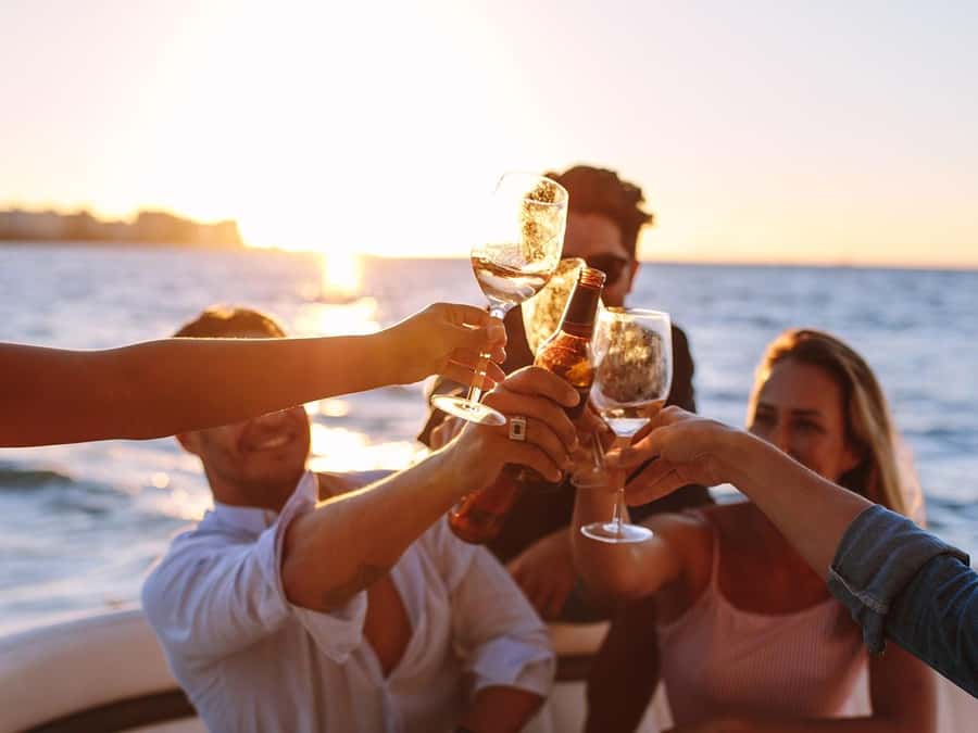 Dubai: Luxury Sunset Yacht Tour with Snacks and Drinks - Why the hosts matter