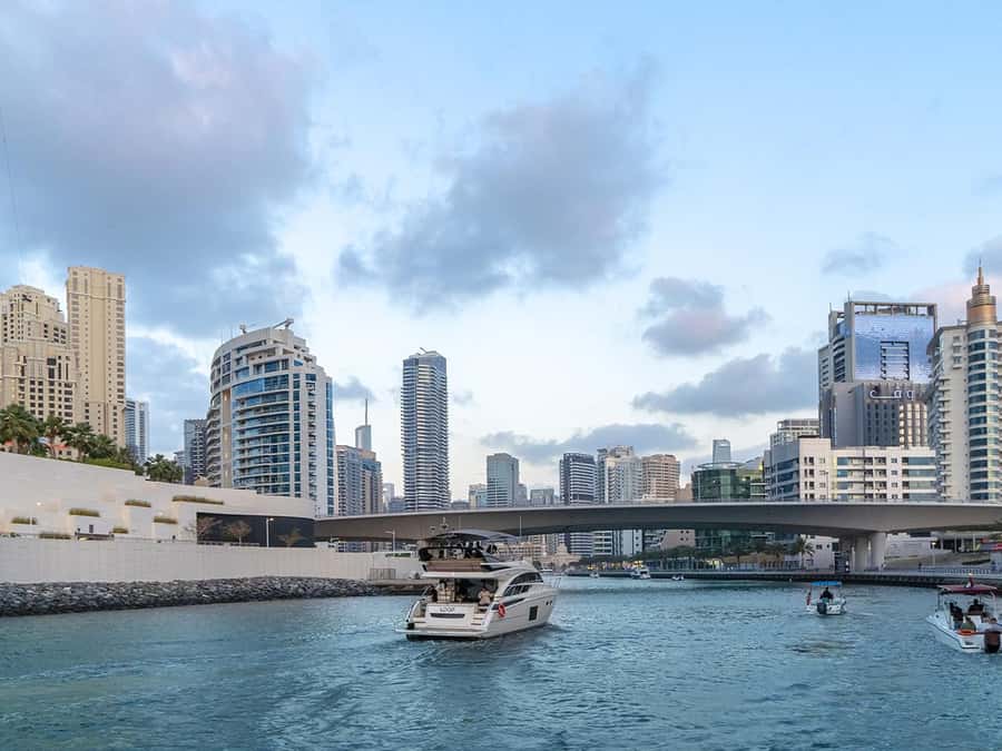 Dubai: Luxury Sunset Yacht Tour with Snacks and Drinks - Who will enjoy this sunset cruise most?