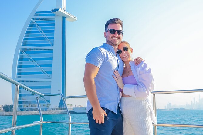 Dubai Luxury Yacht Tour with Live BBQ & Drinks - BBQ, drinks, air conditioning, and the onboard mood