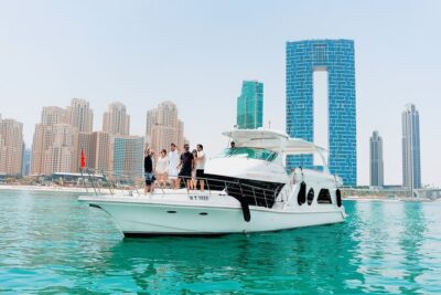 Dubai Marina 1hr Yacht tour with Drinks
