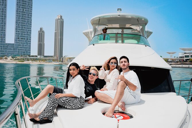 Dubai Marina 1hr Yacht tour with Drinks - Drinks, music, seating, and comfort