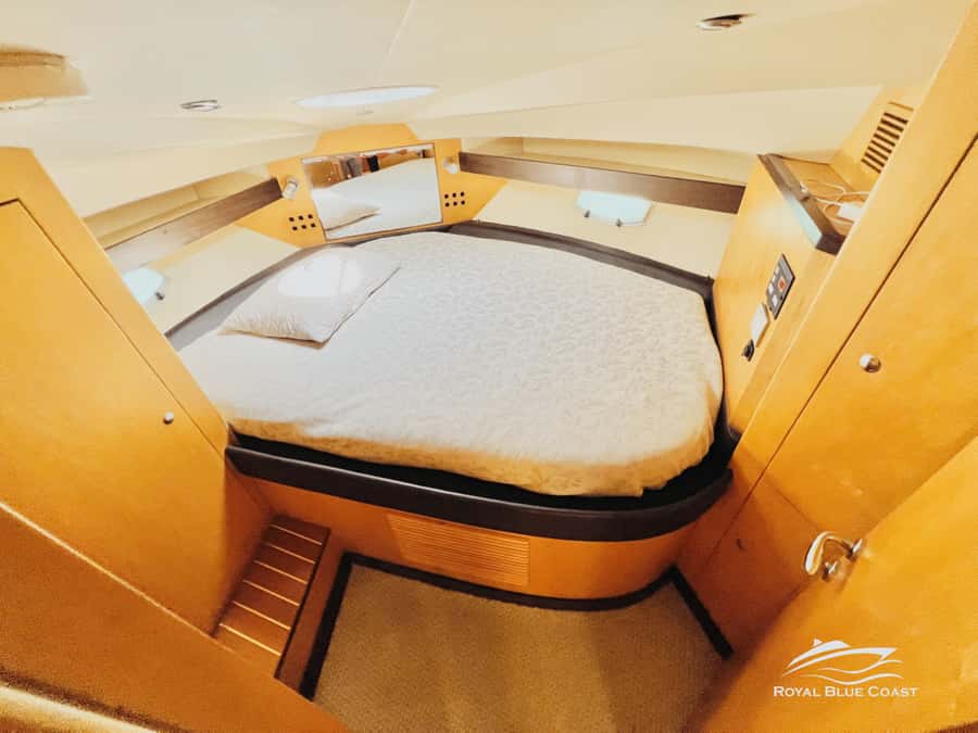 Dubai Marina: 2-Hour Mini Yacht Ride - Atlantis from the water